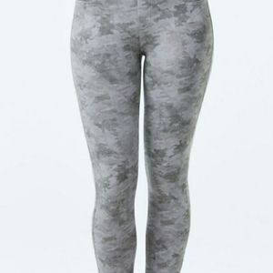 🚫🚫SOLD🚫🚫Spanx camo jeanish